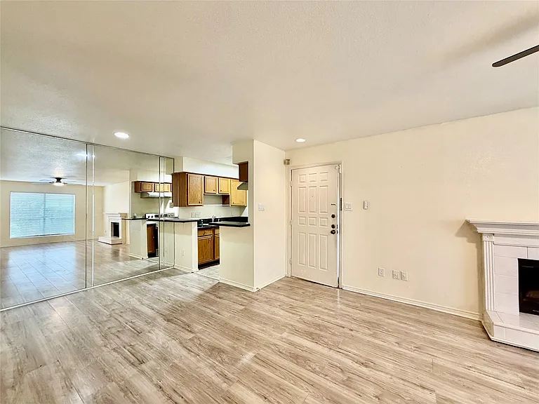 2120 Wilcrest Dr #121 — Photo 9