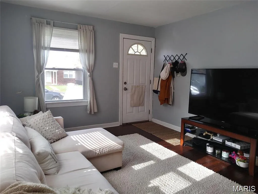 2 bed, 1.0 bath, 816 sqft, $1,600 — Photo 3