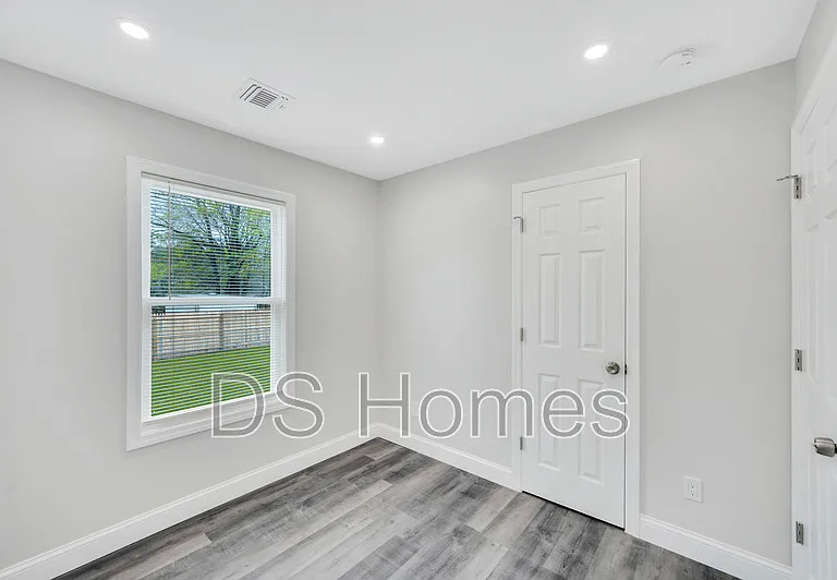 615 Macdonald Ave — Photo 14