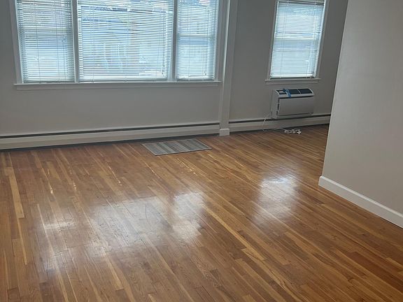 3rd image of 2-608 Lakeville Rd #2