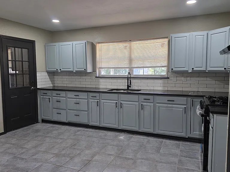 641 Redstone Ave — Photo 9