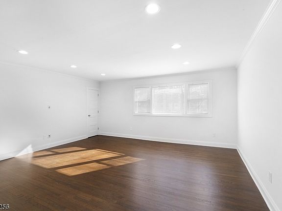 3rd image of 39 Park Ter N #41
