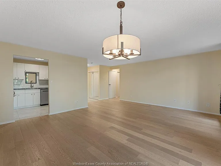3936 Wyandotte St E #207 — Photo 16