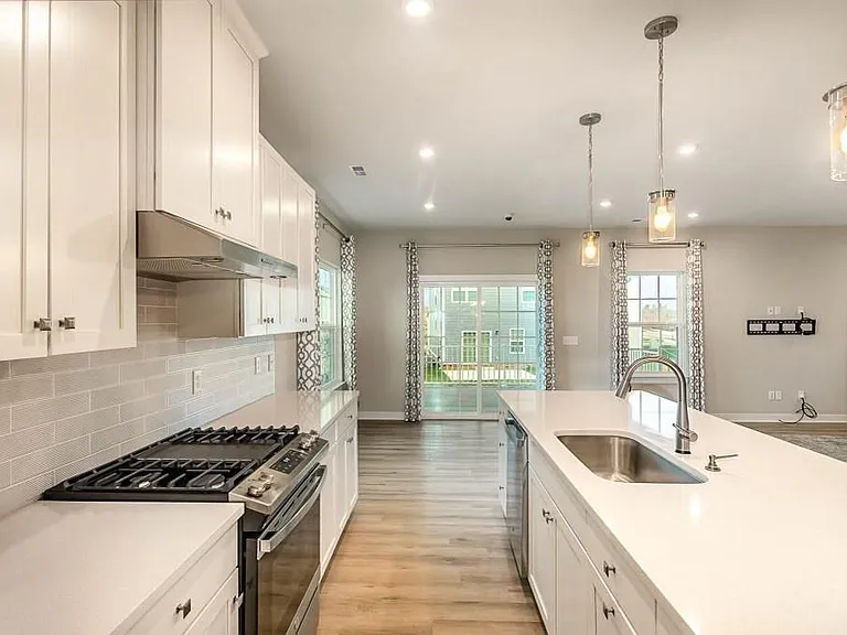 4003 Bluebell Ln — Photo 11