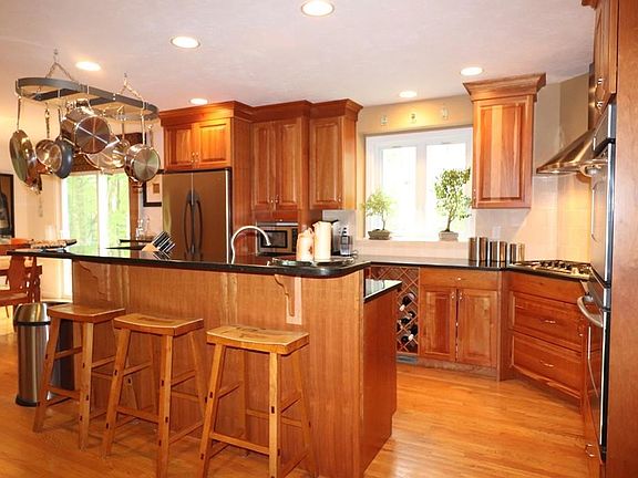 3rd image of 62 Harwood Ave