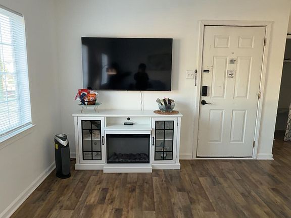 3rd image of 245 McDonnell Ave APT 226