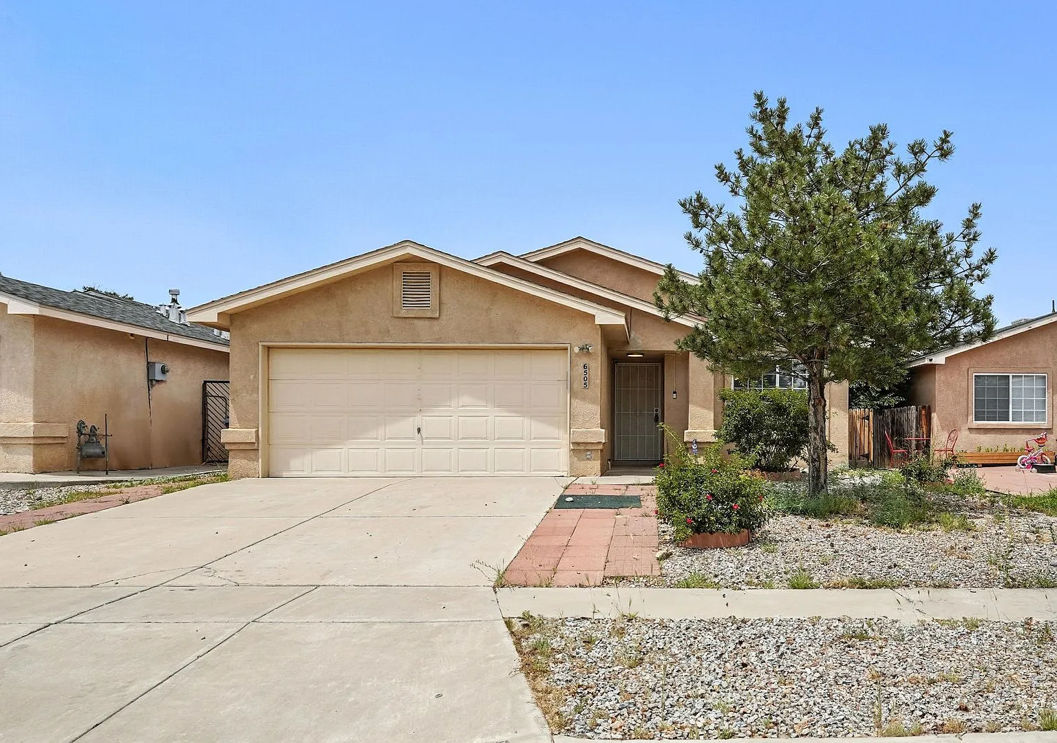 For Rent | 3 Bed / 2 Bath | 2 Car Garage | Single Story | NW Abq — Photo 1