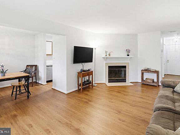 5th image of 8385 Montgomery Run Rd Unit F