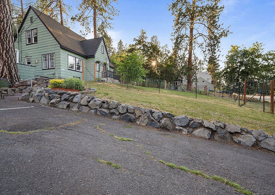 1027 Lakeshore Dr, Klamath Falls, OR 97601 MLS 220170877 Zillow