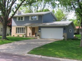 710 18th St, Windom, MN 56101