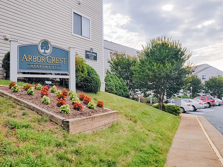 Arbor Crest Apartments — Photo 11