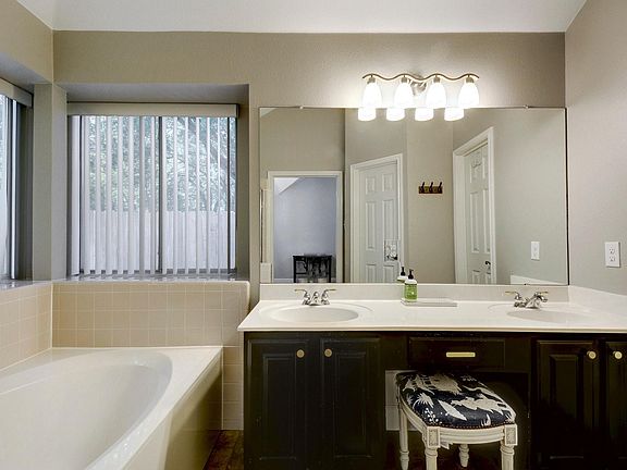3rd image of 3932 Sendero Dr
