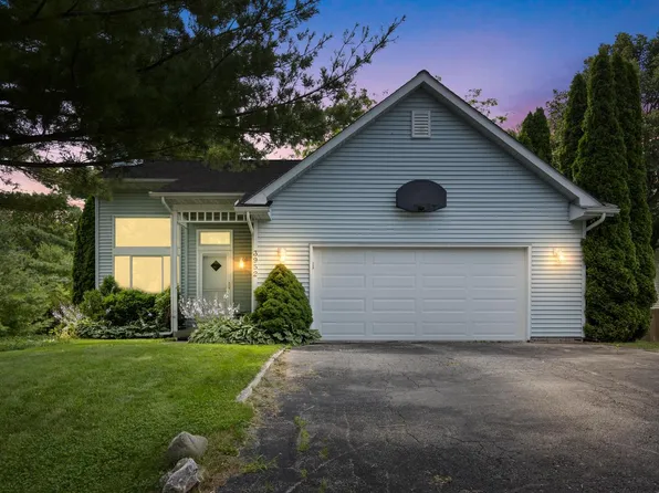 3952 Elaines WAY, Slinger, WI 53086