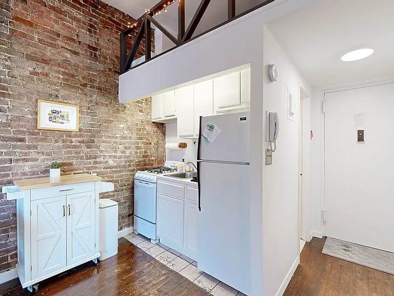 323 W 75th St #3D — Photo 7