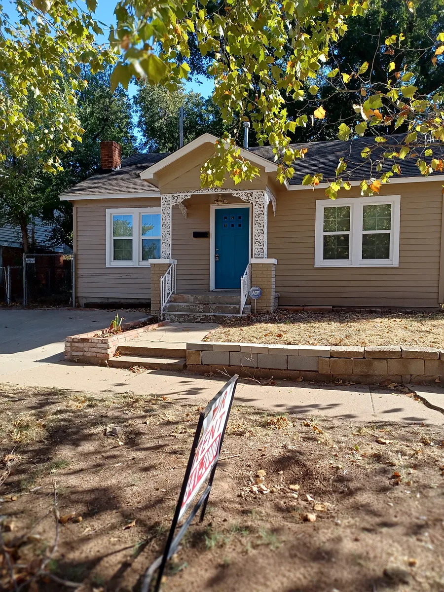 Building Photo - 1208 N Ellison Ave