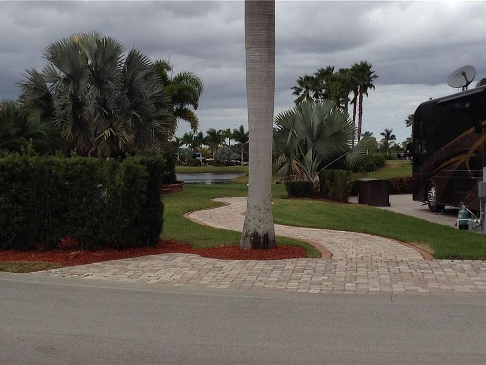 1st image of 190 NW Hazard Way