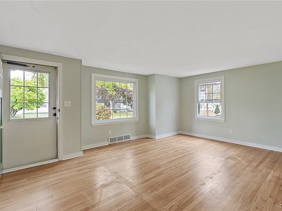 4th image of 117 Russell Ave