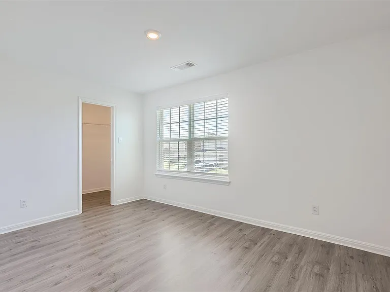 124 Maywood Ln — Photo 8