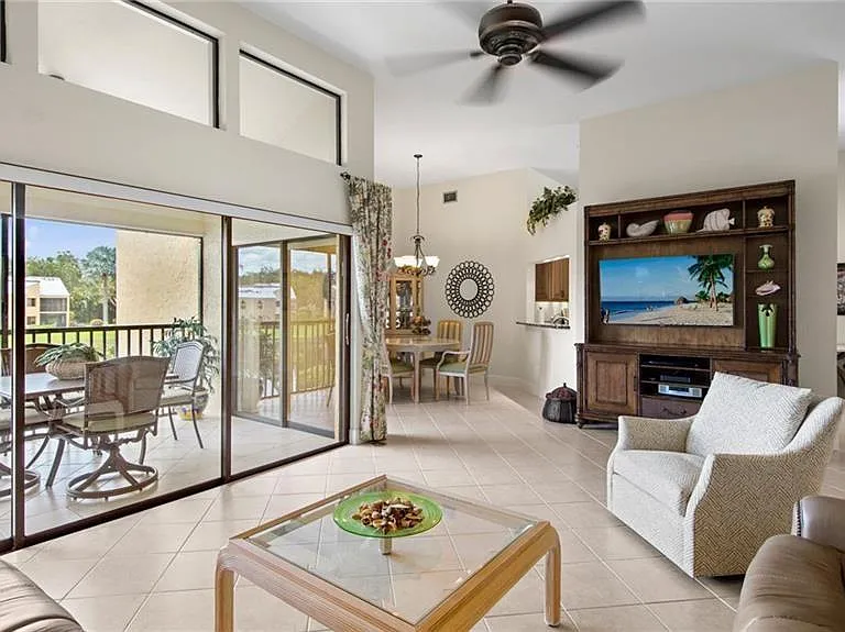 577 Beachwalk Cir #R-202 — Photo 4