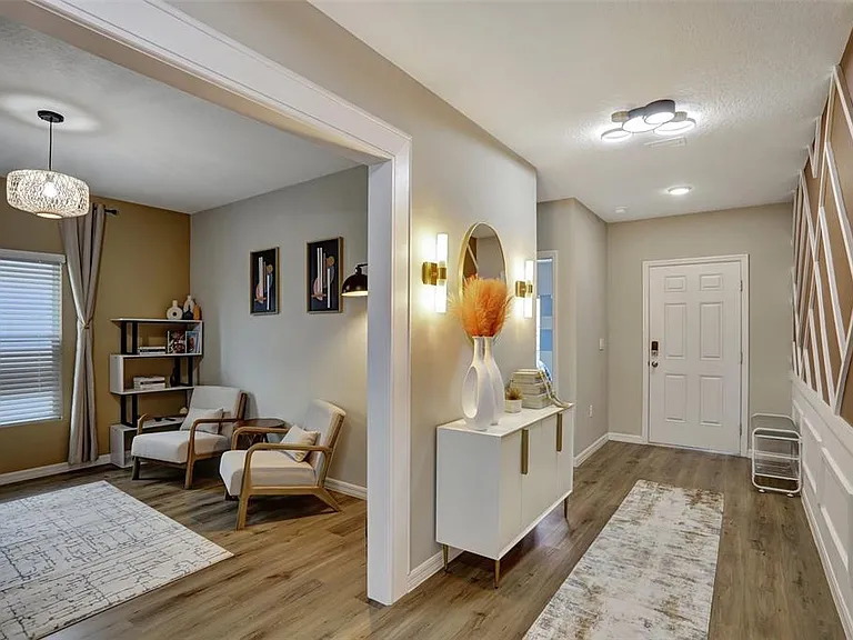 2405 Oakwood Ln — Photo 6
