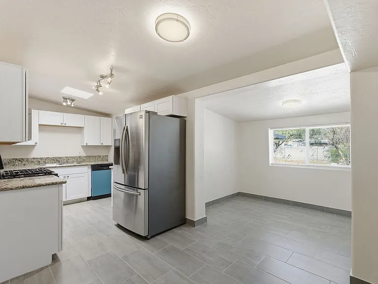 4608 S Fremont Ave — Photo 10