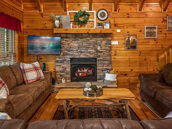 3rd image of 709 Ridgewood Way #10