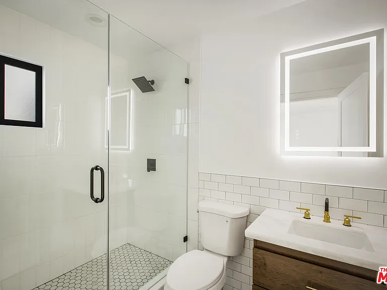 2653 Vineyard Ave — Photo 8