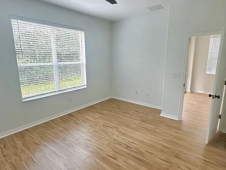 3910 Silverlake Way — Photo 6