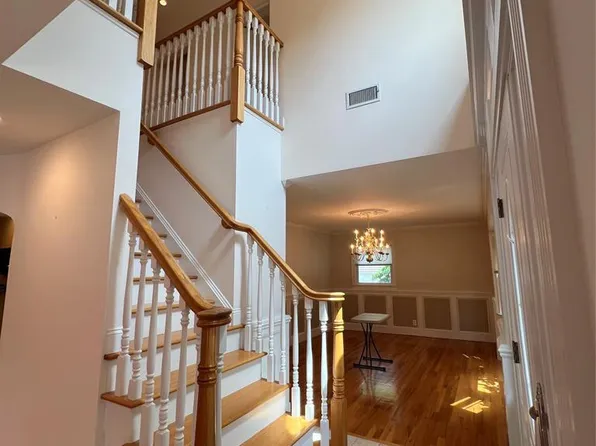 41 Circle Dr, Paramus, NJ 07652