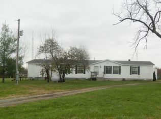 1652 County Road 1325 E, Cisne, IL 62823