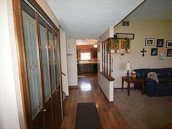 3rd image of 1557 Loch Loman Way