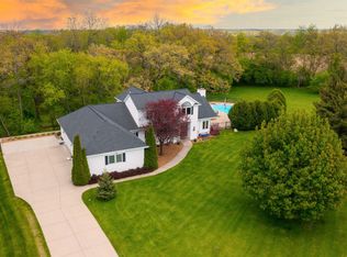 S94W31579 Mitchell Ct, Mukwonago, WI 53149