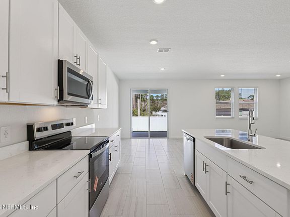 4th image of 7398 EVERETT FOREST Drive