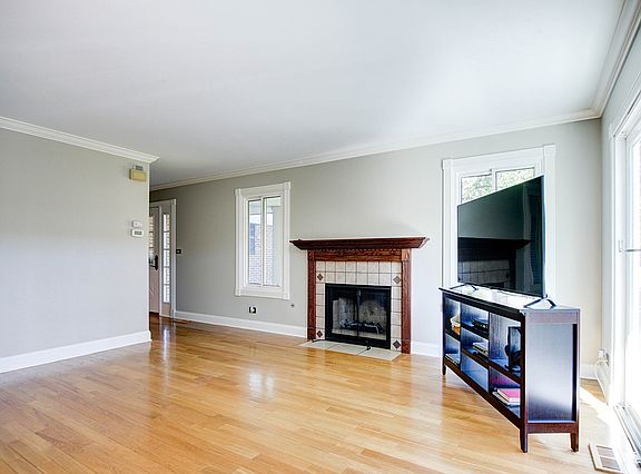 4th image of 563 Willowcreek Ct #2
