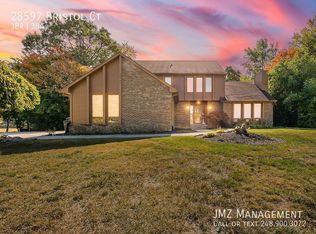 28597 Bristol Ct, Farmington Hills, MI 48334