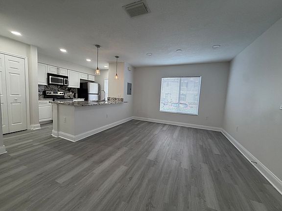 3rd image of 4105 Waterside Island Ct