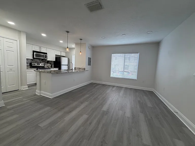 4105 Waterside Island Ct — Photo 3