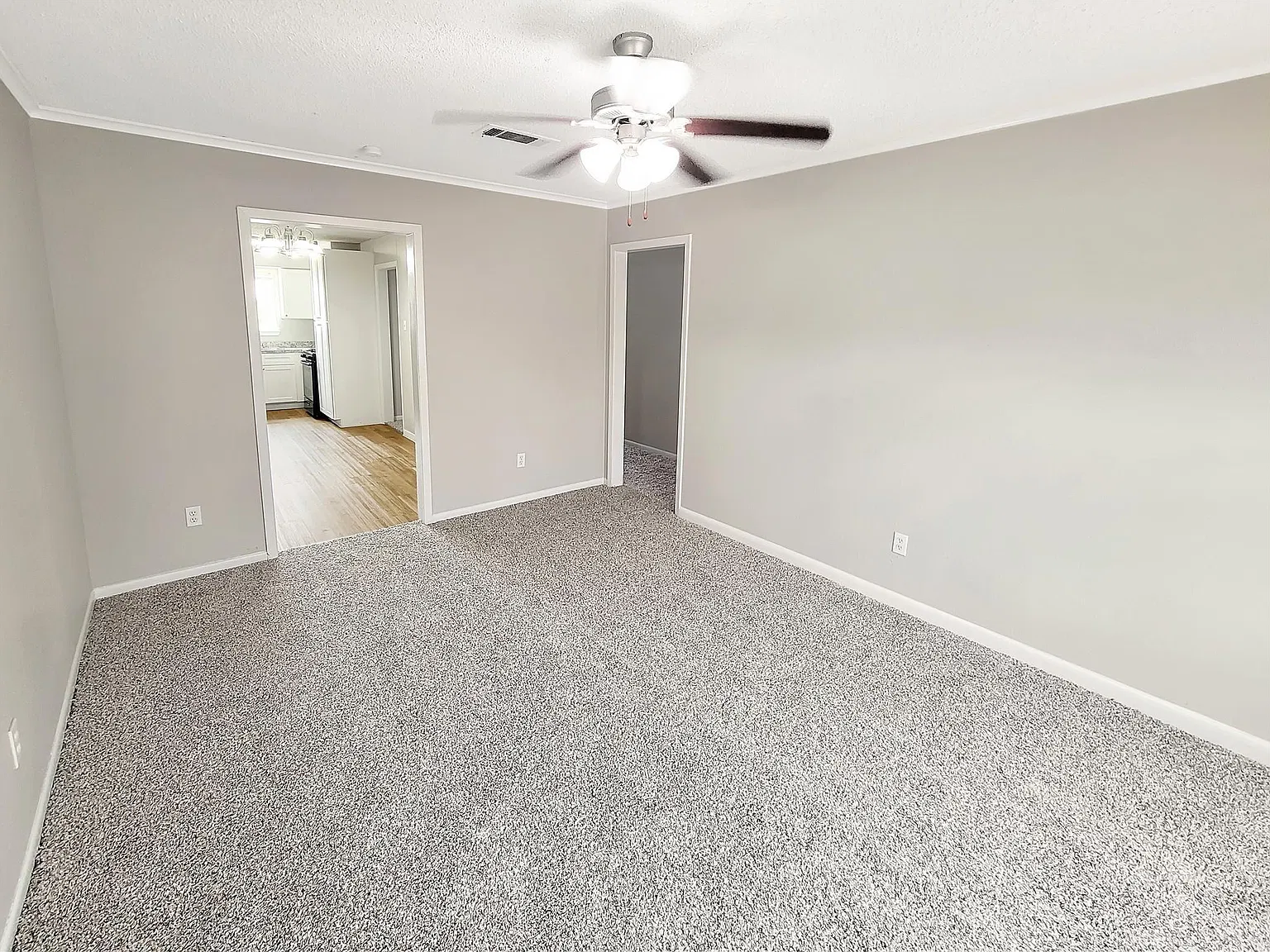4 bed, 2.0 bath, 1412 sqft, $1,899 — Photo 3