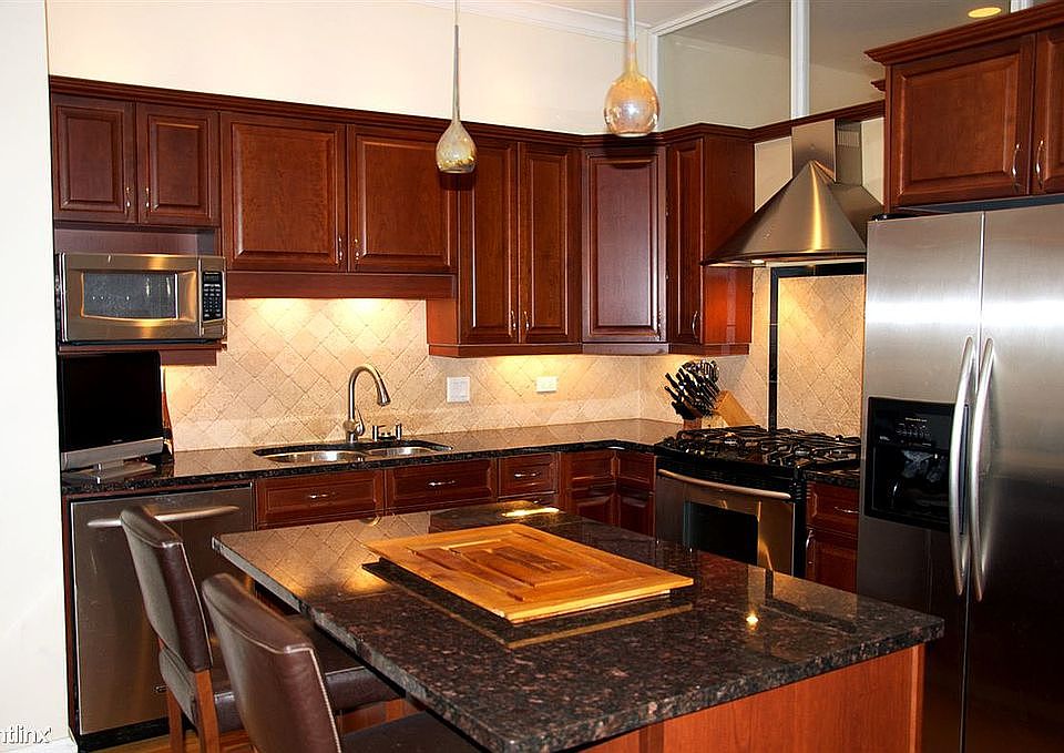Gorgeous Kitchen w/ Chestnut cabinetry and travertine backsp