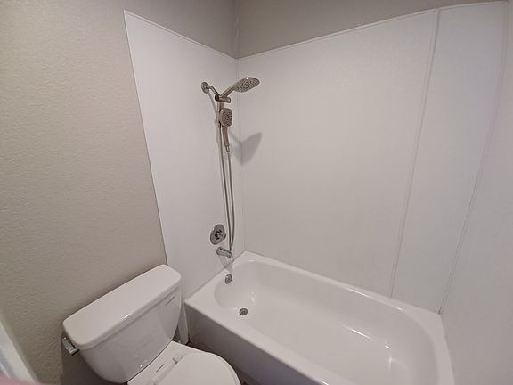 5th image of 310 E Redwood Ct #104