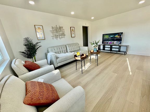 2nd image of 1247 Jervis Ave