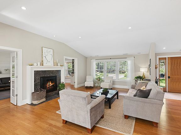 4th image of 4 Wintergreen Ln