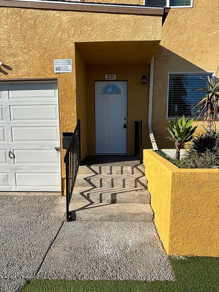 5 bed, 1857 sqft, $3,850 — Photo 2