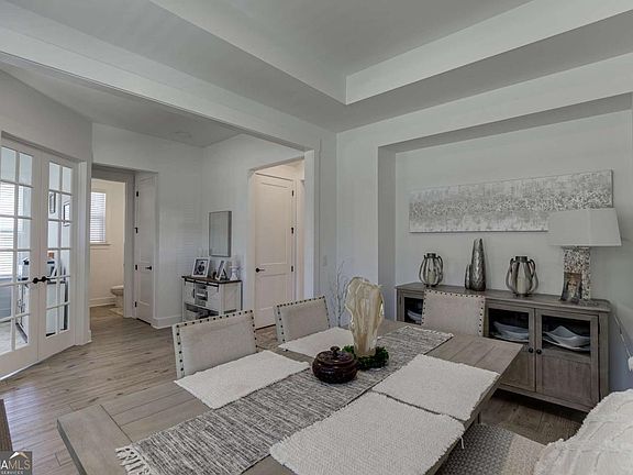 4th image of 2570 Bertrand Way