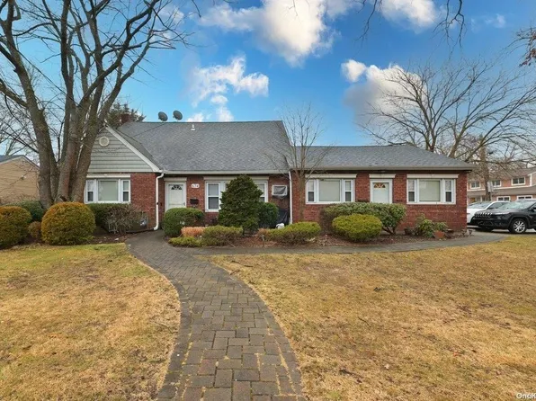 674 Deer Park Avenue, Babylon, NY 11702