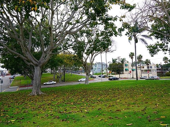 5th image of 632 Vincent Park