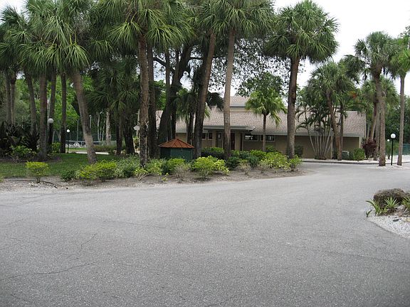 2nd image of 5065 Village Gardens Dr #8