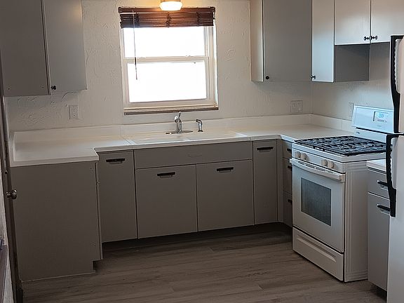2nd image of 2633 Manchester Dr