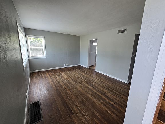2nd image of 4304 Silver Ln