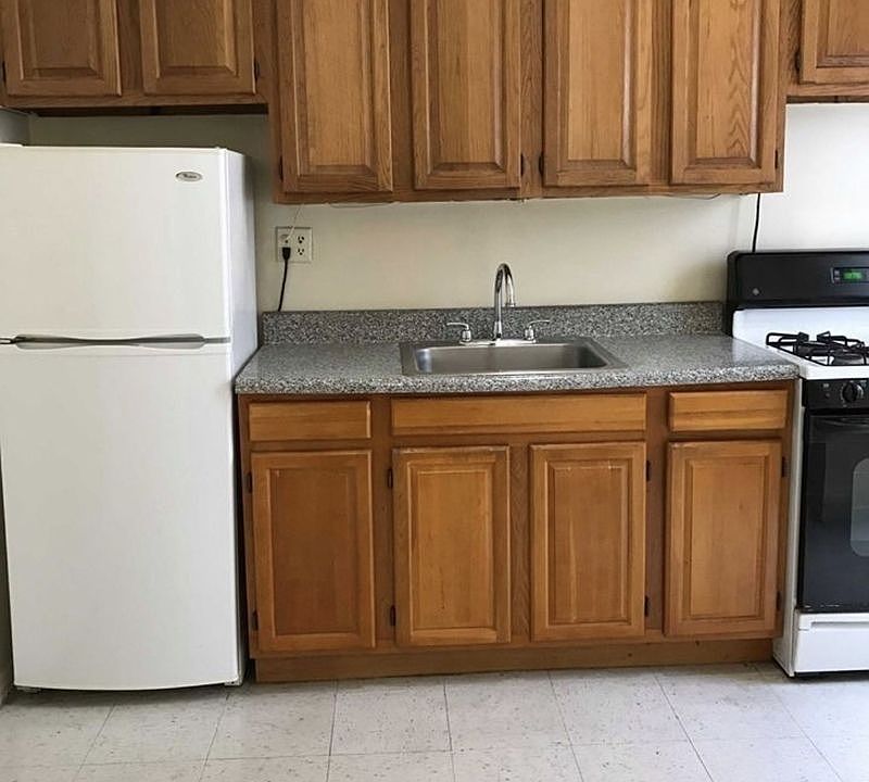 2nd image of 146 92nd St APT B2